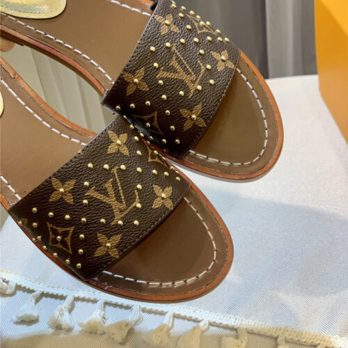 High Quality Luxury Louis Vuitton Non-Slip Wear-Resistant Slippers product detail