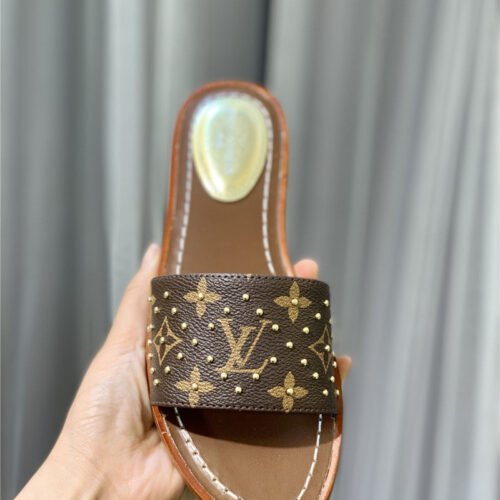 High Quality Luxury Louis Vuitton Non-Slip Wear-Resistant Slippers product detail