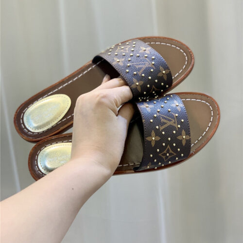 High Quality Luxury Louis Vuitton Non-Slip Wear-Resistant Slippers product detail