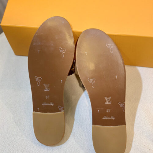 High Quality Luxury Louis Vuitton Non-Slip Wear-Resistant Slippers product detail