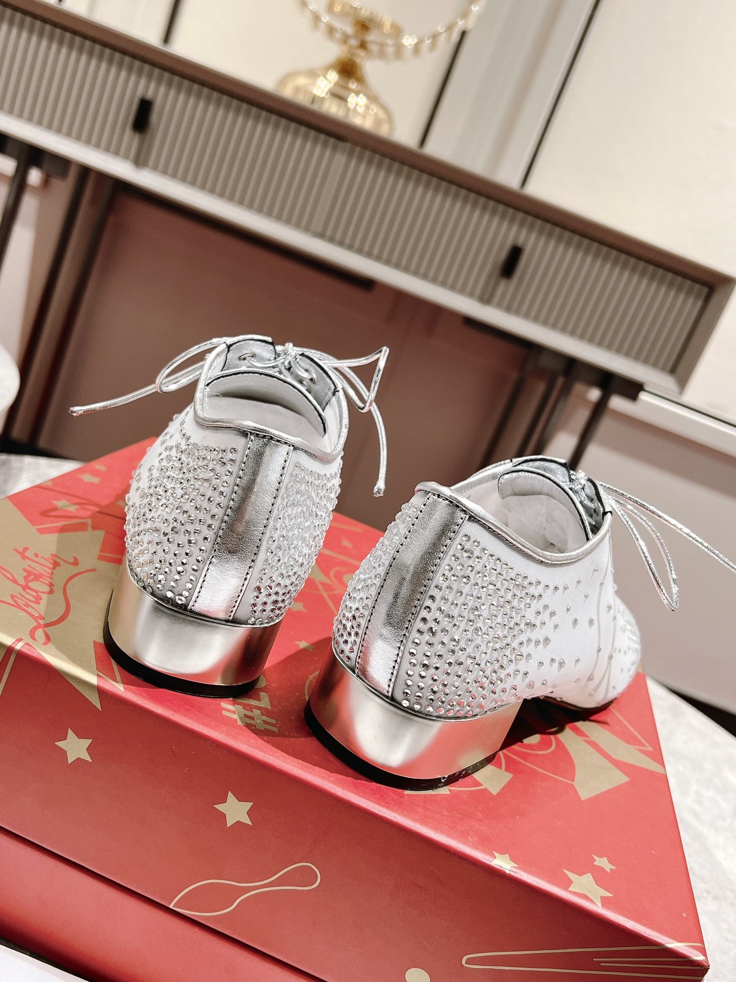 High Quality Luxury Christian Louboutin Mesh Leather Shoes product detail