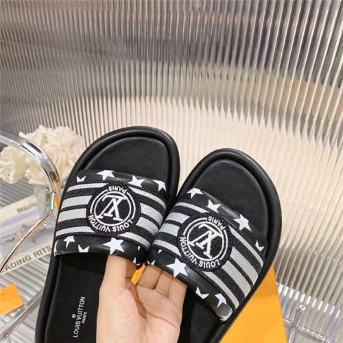 High Quality Luxury Louis Vuitton Counters Feature The Latest Slippers product detail