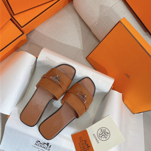 High Quality Luxury Hermes New Giulia Flat Kelly Buckle Slippers – Style 03075 product detail