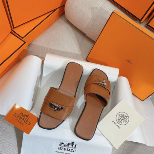 High Quality Luxury Hermes New Giulia Flat Kelly Buckle Slippers – Style 03075 alternate view