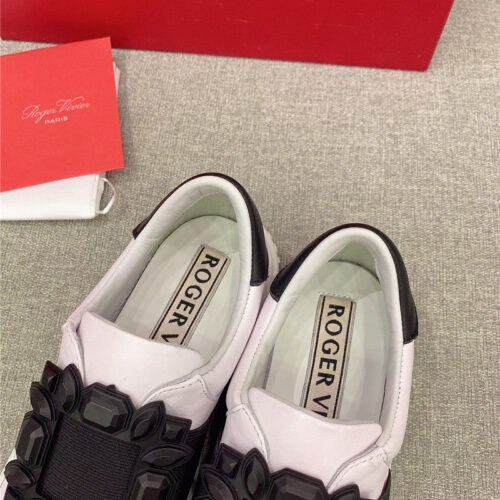 High Quality Luxury Roger Vivier New Diamond Buckle Casual Shoes – Style 24660 product detail