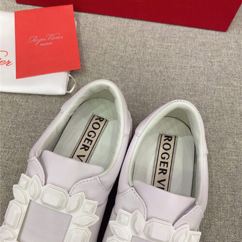 High Quality Luxury Roger Vivier New Diamond Buckle Casual Shoes – Style 41620 product detail