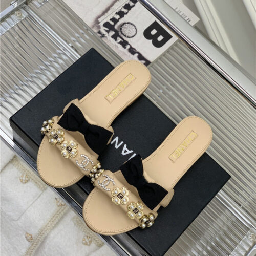 High Quality Luxury Chanel Sheepskin Lozenge Slippers alternate view