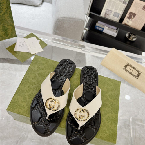 High Quality Luxury Gucci Interlocking Double G Flip Flops alternate view