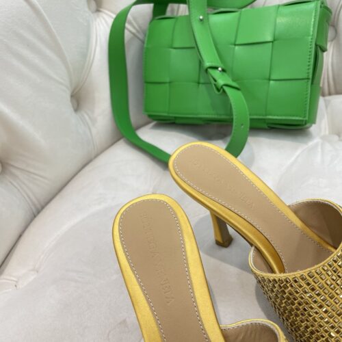 High Quality Luxury Bottega Veneta New Square Diamond Slippers – Style 39910 product detail