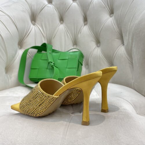 High Quality Luxury Bottega Veneta New Square Diamond Slippers – Style 39910 product detail