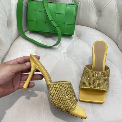 High Quality Luxury Bottega Veneta New Square Diamond Slippers – Style 39910 product detail