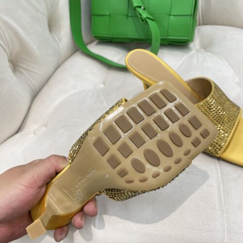 High Quality Luxury Bottega Veneta New Square Diamond Slippers – Style 39910 product detail