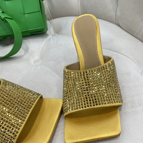 High Quality Luxury Bottega Veneta New Square Diamond Slippers – Style 39910 product detail