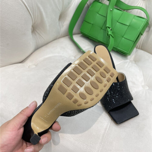 High Quality Luxury Bottega Veneta New Square Diamond Slippers – Style 00358 product detail