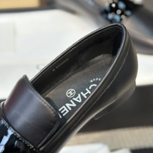 High Quality Luxury Chanel Spring And Summer Crystal Double C Loafers product detail
