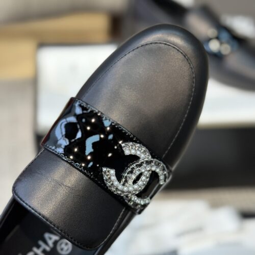 High Quality Luxury Chanel Spring And Summer Crystal Double C Loafers product detail