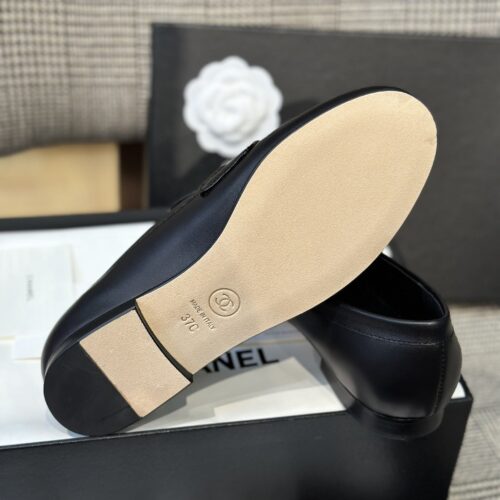 High Quality Luxury Chanel Spring And Summer Crystal Double C Loafers product detail