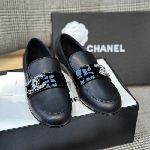 High Quality Luxury Chanel Spring And Summer Crystal Double C Loafers product detail