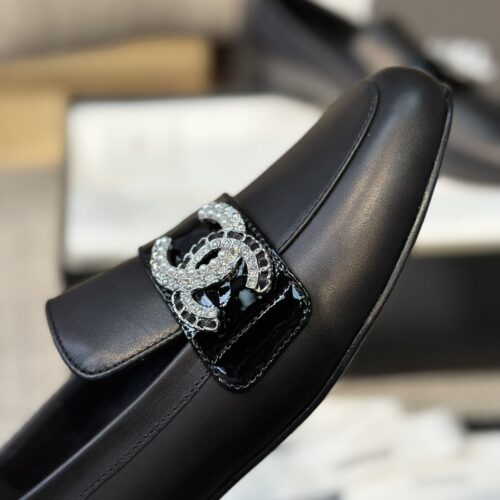 High Quality Luxury Chanel Spring And Summer Crystal Double C Loafers product detail