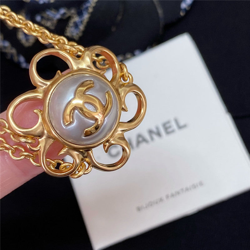 High Quality Luxury Chanel Sunflower Double C Pearl Necklace product detail