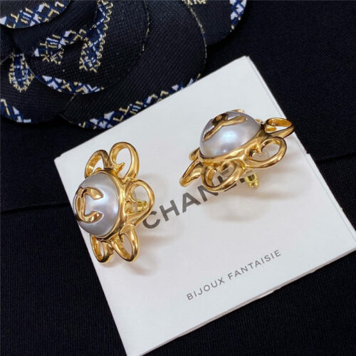 High Quality Luxury Chanel Sunflower Double C Pearl Earrings product detail