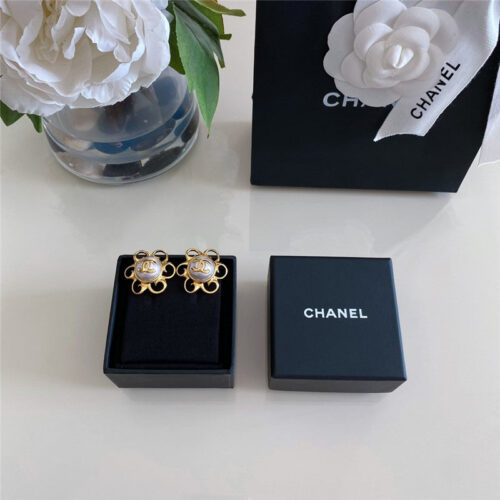 High Quality Luxury Chanel Sunflower Double C Pearl Earrings product detail