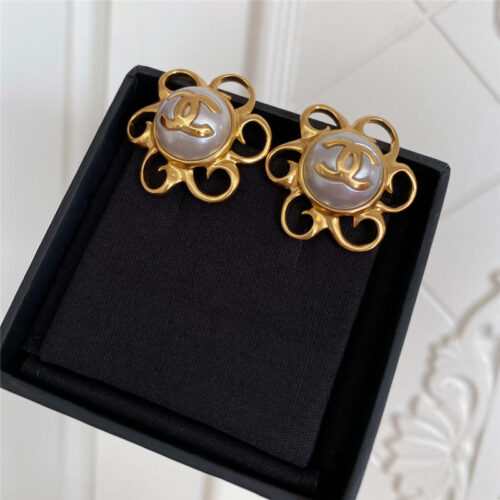 High Quality Luxury Chanel Sunflower Double C Pearl Earrings product detail