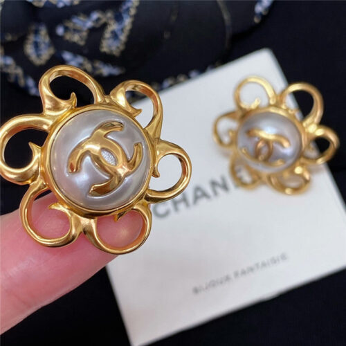 High Quality Luxury Chanel Sunflower Double C Pearl Earrings product detail