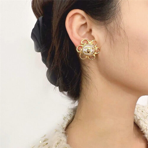 High Quality Luxury Chanel Sunflower Double C Pearl Earrings alternate view