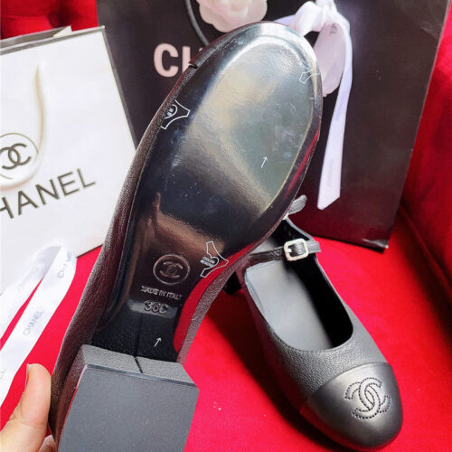 High Quality Luxury Chanel Classic Color Matching Elements Large Logo Shoes product detail