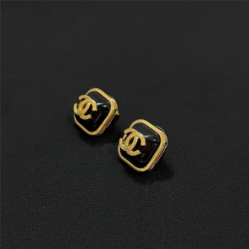 High Quality Luxury Chanel Understated Elegant Earrings product detail