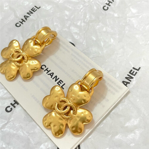 High Quality Luxury Chanel Four-Leaf Flower Ear Clip product detail