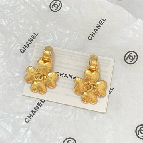 High Quality Luxury Chanel Four-Leaf Flower Ear Clip product detail