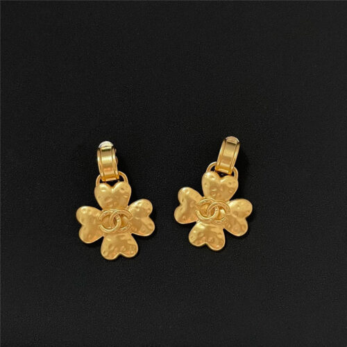 High Quality Luxury Chanel Four-Leaf Flower Ear Clip product detail
