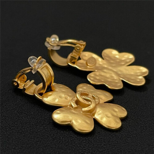 High Quality Luxury Chanel Four-Leaf Flower Ear Clip product detail