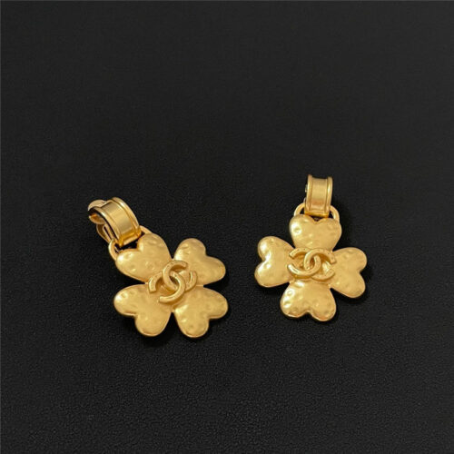 High Quality Luxury Chanel Four-Leaf Flower Ear Clip product detail