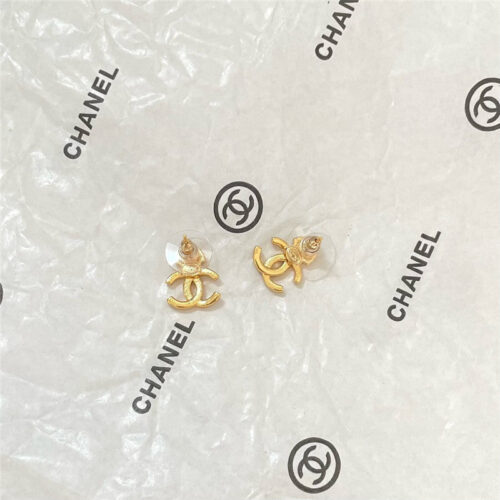 High Quality Luxury Chanel Simple Middle-Aged Earrings product detail