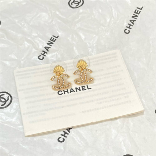 High Quality Luxury Chanel Simple Middle-Aged Earrings product detail