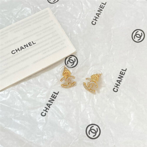High Quality Luxury Chanel Simple Middle-Aged Earrings product detail