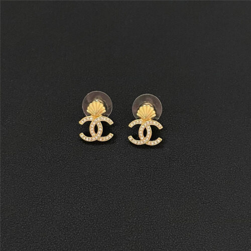 High Quality Luxury Chanel Simple Middle-Aged Earrings