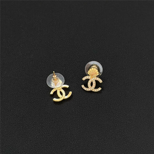 High Quality Luxury Chanel Simple Middle-Aged Earrings product detail