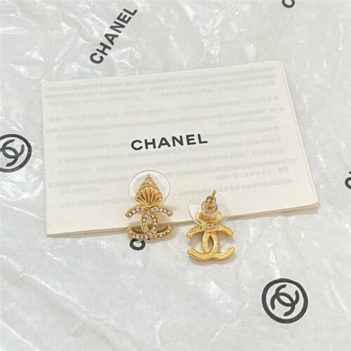 High Quality Luxury Chanel Simple Middle-Aged Earrings product detail