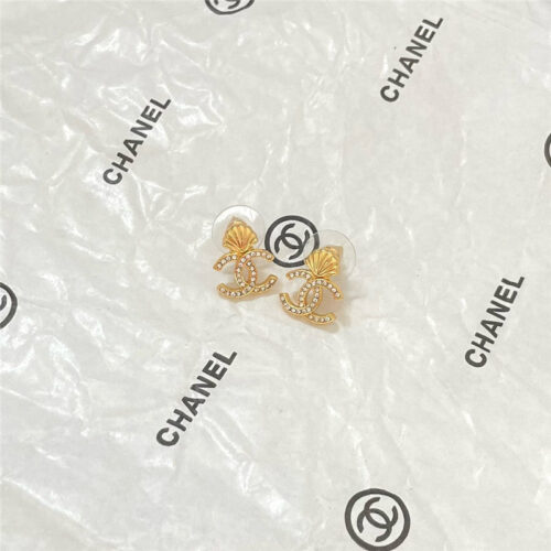 High Quality Luxury Chanel Simple Middle-Aged Earrings product detail