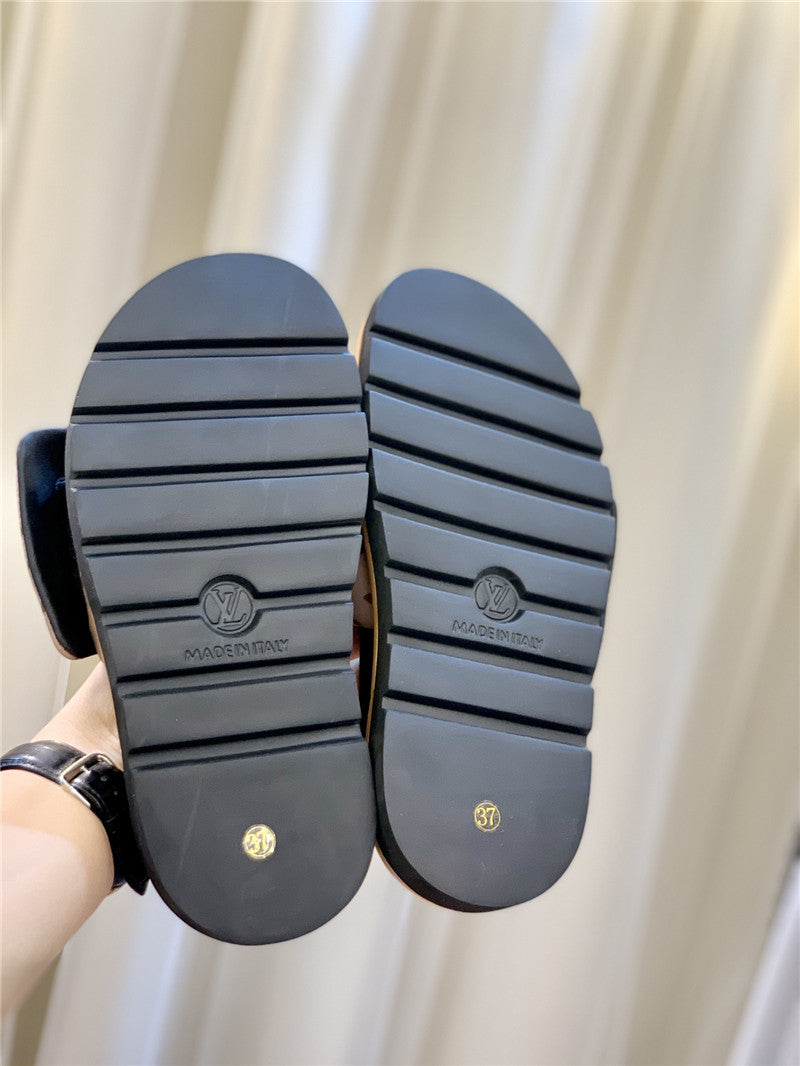 High Quality Luxury Louis Vuitton Couple Slippers – Style 90275 product detail