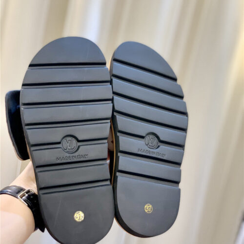 High Quality Luxury Louis Vuitton Couple Slippers – Style 59203 product detail