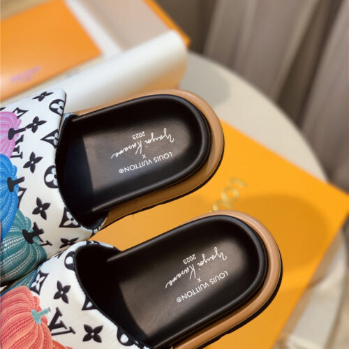 High Quality Luxury Louis Vuitton Couple Slippers – Style 90275 product detail