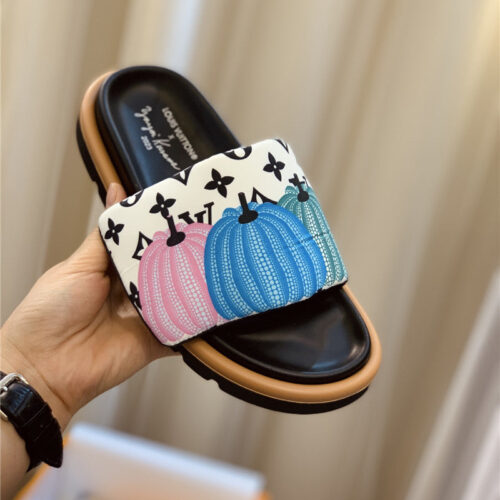 High Quality Luxury Louis Vuitton Couple Slippers – Style 90275 product detail