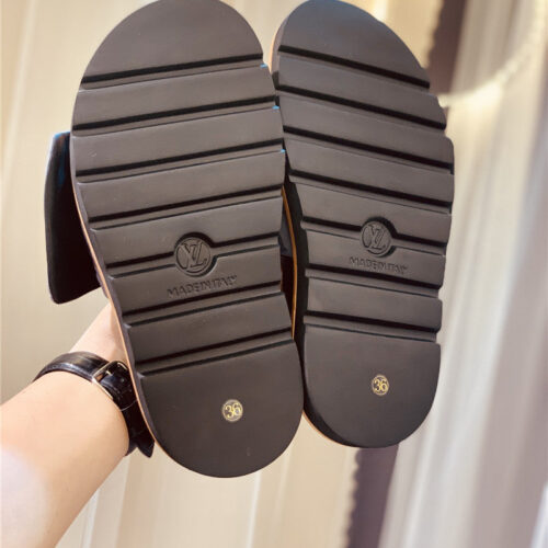High Quality Luxury Louis Vuitton Couple Slippers – Style 24739 product detail