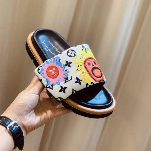 High Quality Luxury Louis Vuitton Couple Slippers – Style 55811 product detail