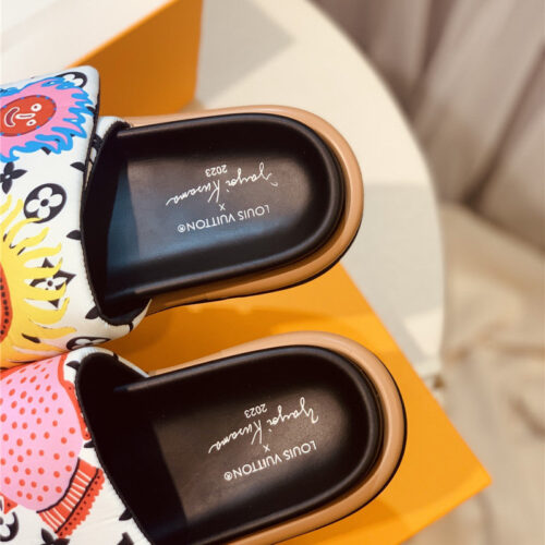 High Quality Luxury Louis Vuitton Couple Slippers – Style 55811 product detail